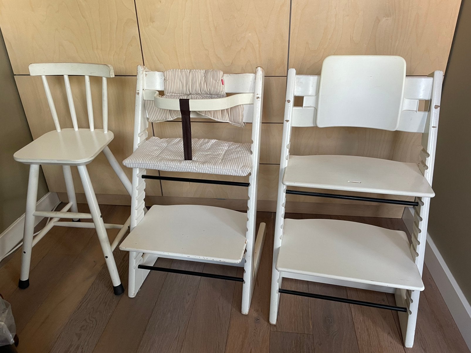 2 Stokke tripp trapp wit en ikea AGAM wit kinderstoelen, Kinderen en Baby's, Ophalen, Gebruikt, Meegroeistoel, Gordel(s)