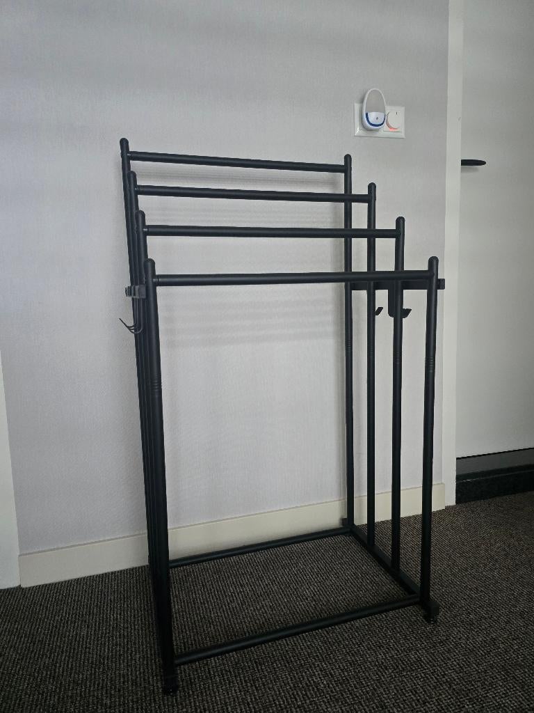Zwart handdoekrek te koop, Ophalen of Verzenden, Zo goed als nieuw, Zwart, Handdoekenrek