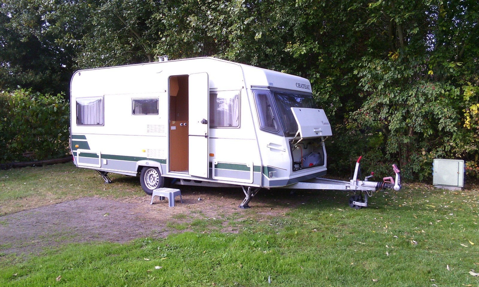 Complete caravan met veel extra's, Chateau, Rondzit, Dwarsbed, Particulier
