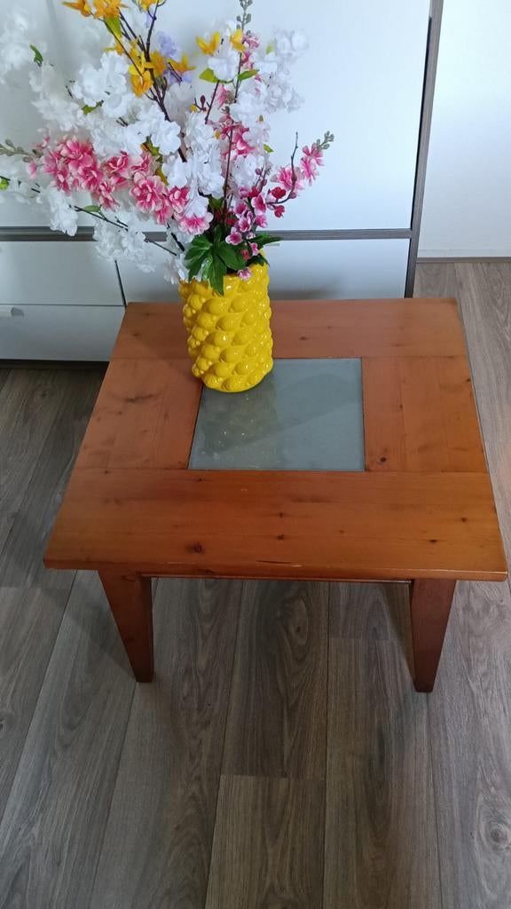 Salontafel met glazen plaatje., 50 tot 100 cm, Vierkant, Minder dan 50 cm, 50 tot 100 cm