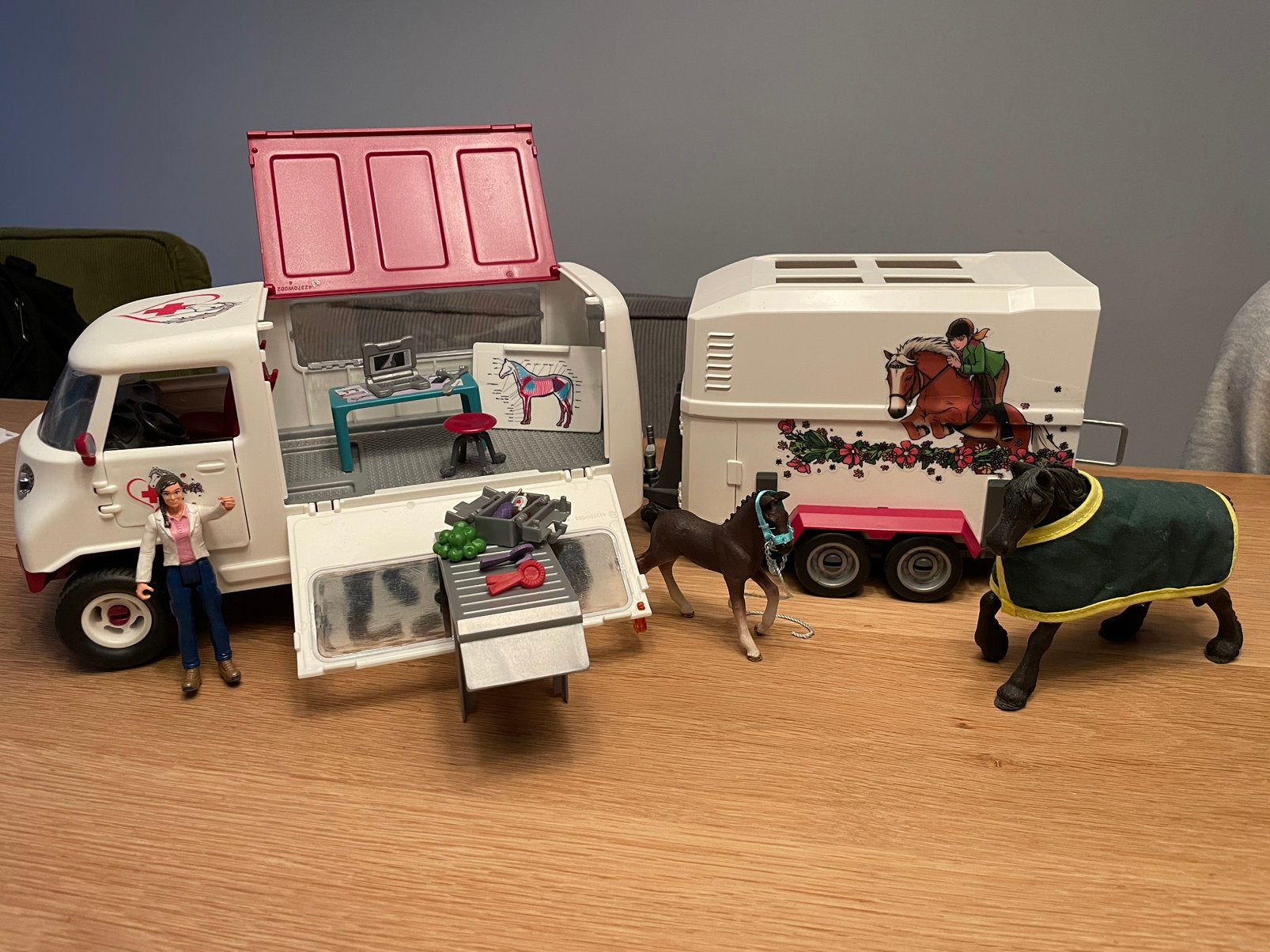 Schleich mobiele dierenarts met trailer, Ophalen of Verzenden, Zo goed als nieuw, Jongen of Meisje