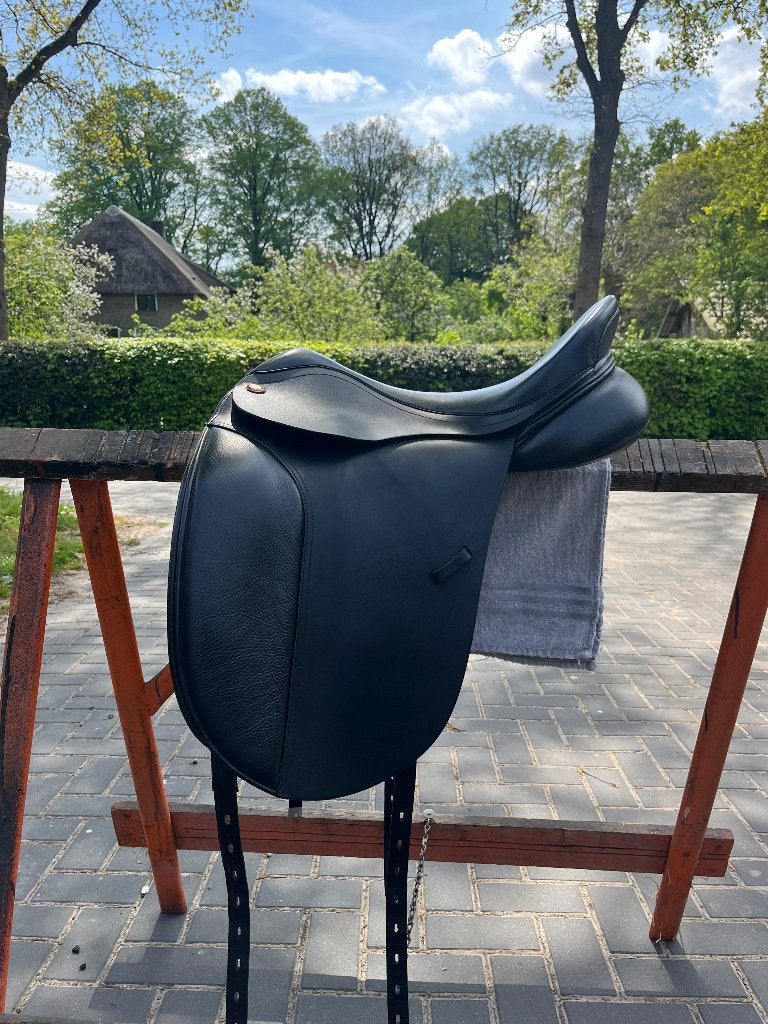 Kent & Masters dressuurzadel, Ophalen, L (17.5 inch), Gebruikt, Dressuur