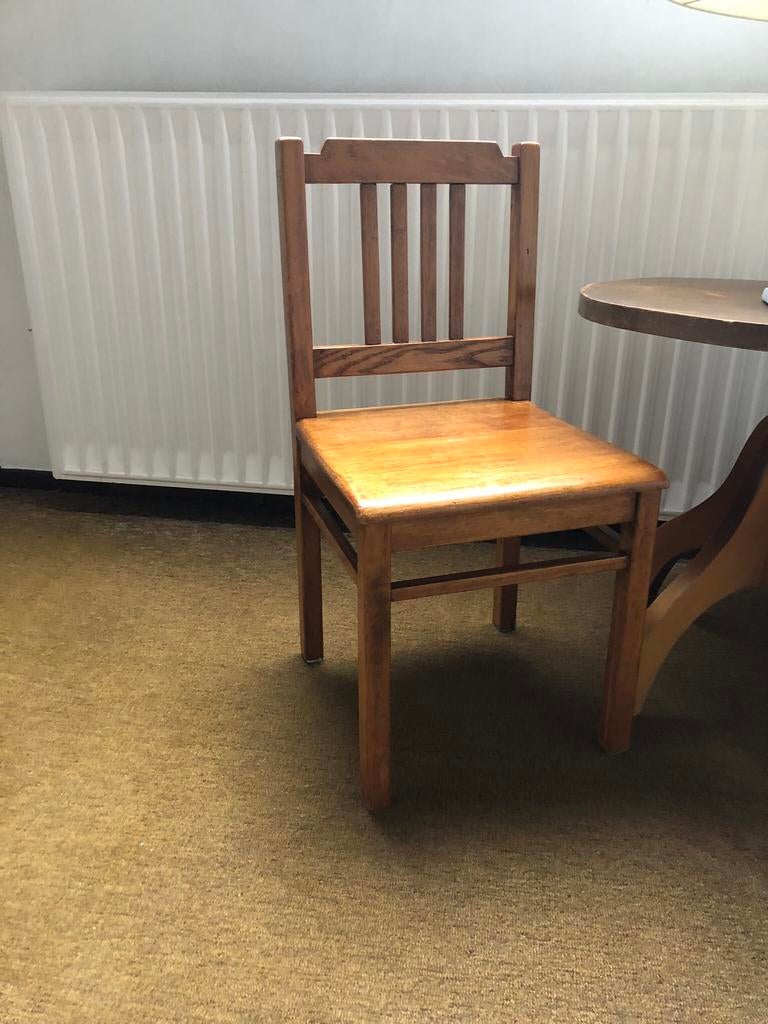 Oud klein stoeltje!, Antiek en Kunst, Antiek | Meubels | Stoelen en Banken, Ophalen