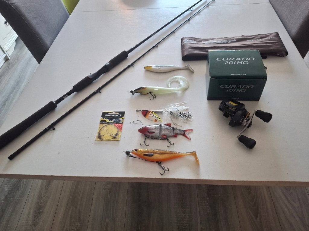 Abu Garcia Beast met Shimano Curado 201HG, Watersport en Boten, Hengelsport | Roofvissen, Ophalen, Zo goed als nieuw, Complete set