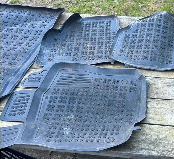 Rubberen automatten VW Passat GTE  Azuga / Rezaw-Plast, Ophalen, Gebruikt