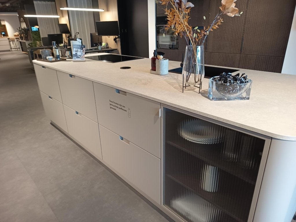 Keukeneiland By KVIK®, Ophalen, 75 cm of meer, Beige, Zo goed als nieuw
