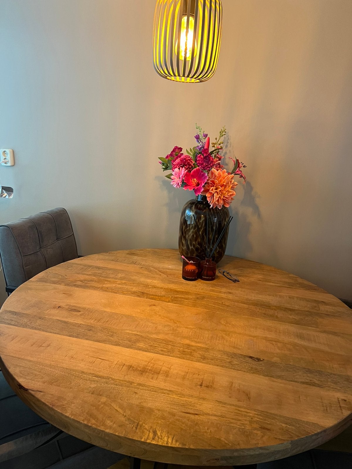 Ronde eettafel van mango hout met metalen onderstel, Huis en Inrichting, Ophalen, Gebruikt, 100 tot 150 cm, Rond