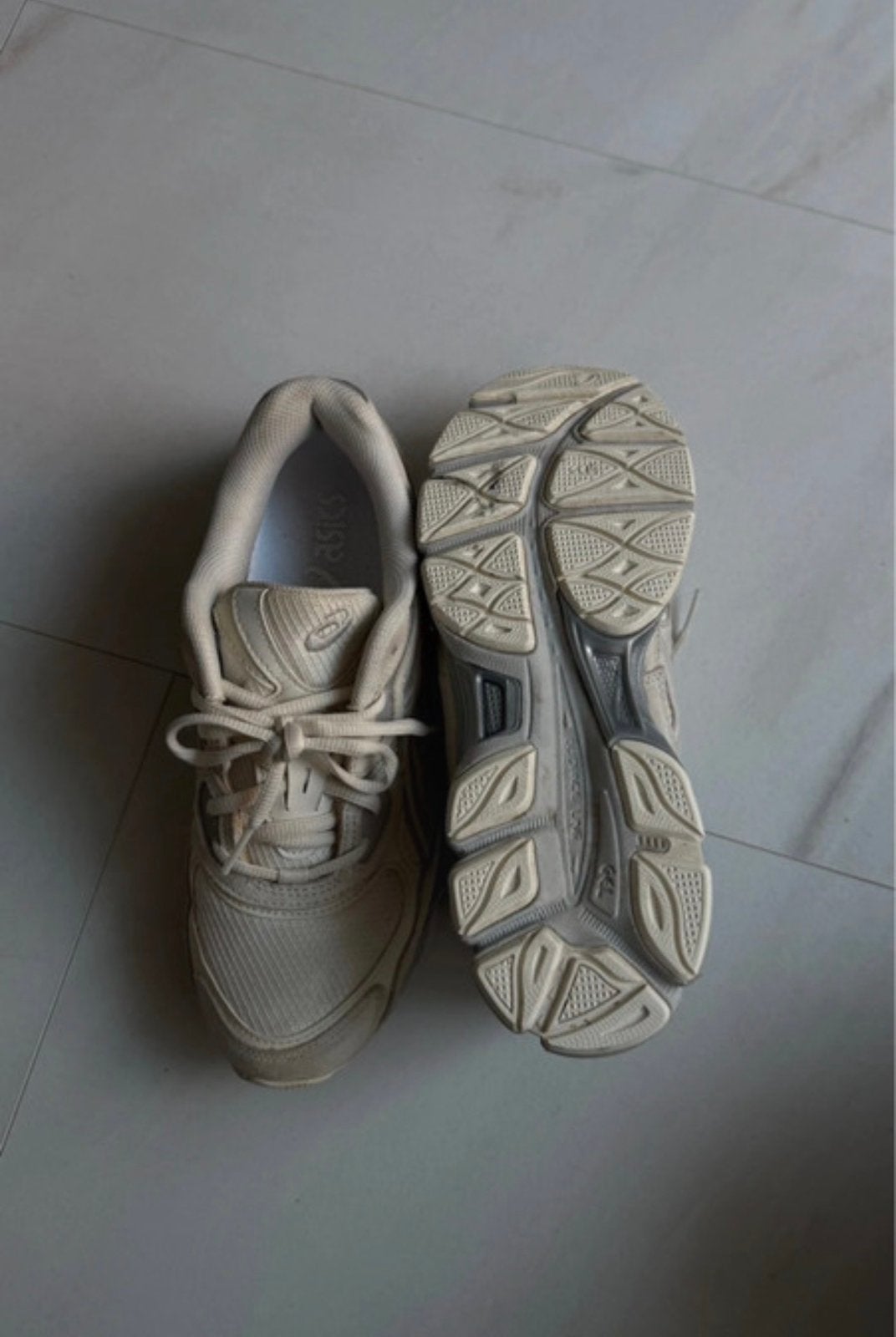 Asics beige/wit, Ophalen, Schoentjes, Jongetje of Meisje, Zo goed als nieuw