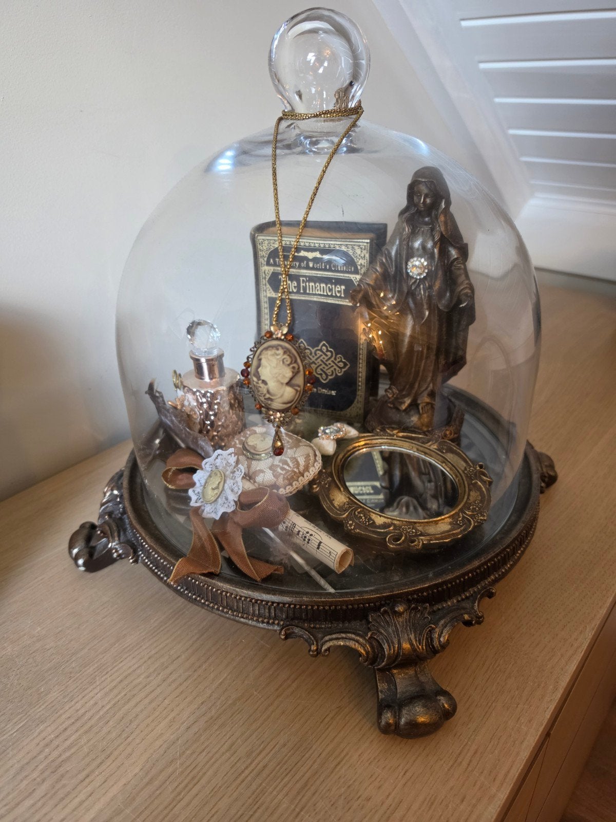 Decoratieve Glazen Stolp met Vintage Curiosa, Ophalen