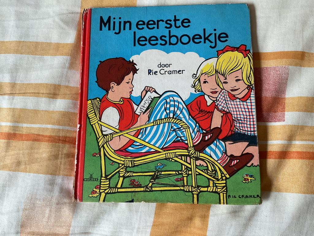 “Oud” leer leesboekje van Rie Cramer, Ophalen of Verzenden, Gelezen, Non-fictie