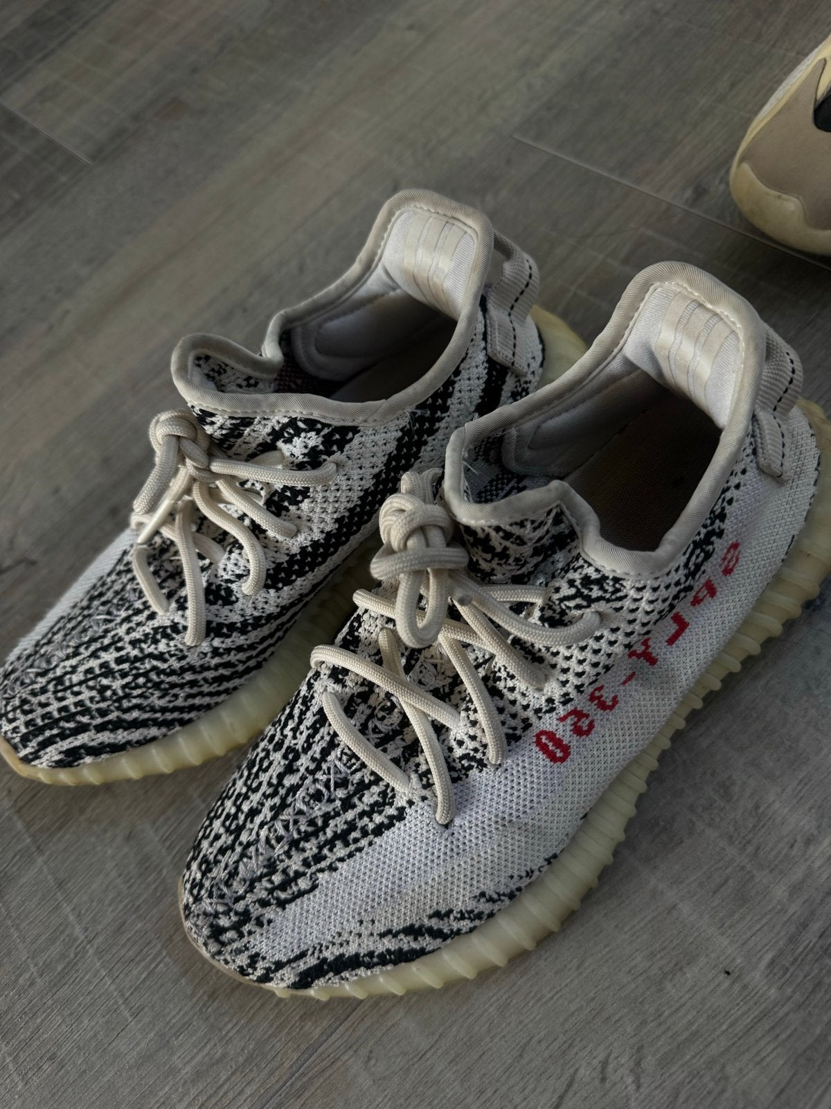 Adidas Yeezy Boost 350 V2 Zebra Sneakers, Ophalen of Verzenden, Gedragen, Wit, Sneakers of Gympen
