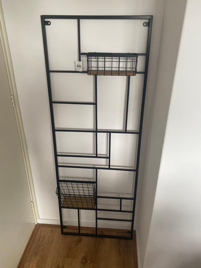 Modern metalen wandrek met mandjes, Huis en Inrichting, Woonaccessoires | Wandplanken en Boekenplanken, Ophalen of Verzenden, Zo goed als nieuw