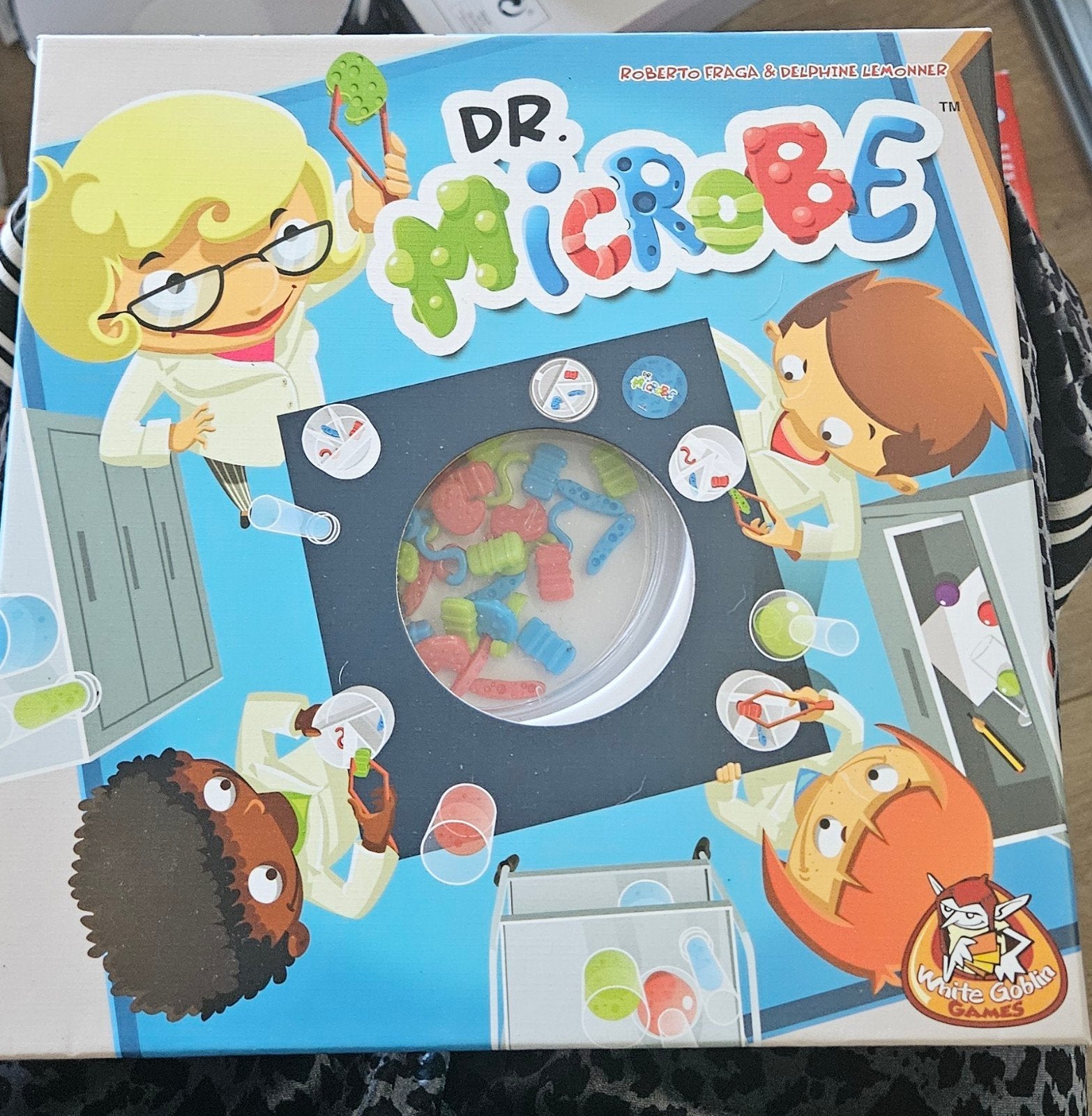 Dr. Microbe bordspel - Zo goed als nieuw, Drie of vier spelers, Ophalen of Verzenden, Zo goed als nieuw, White Goblin Games