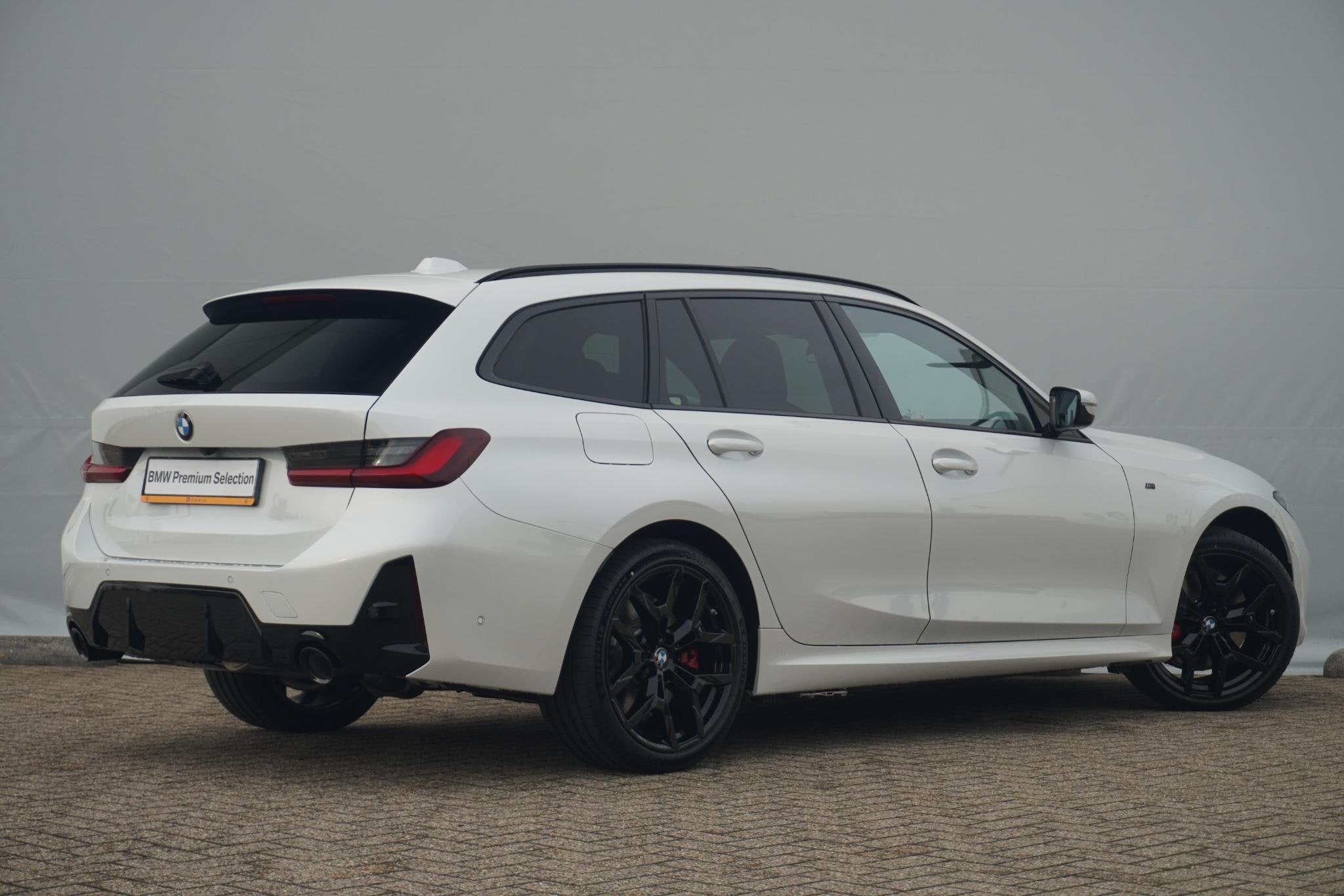 BMW 3 Serie Touring 330e | M Sportpakket Pro | Panoramadak |, Auto's, 1998 cc, Achterwielaandrijving, 4 cilinders, Met garantie (alle)