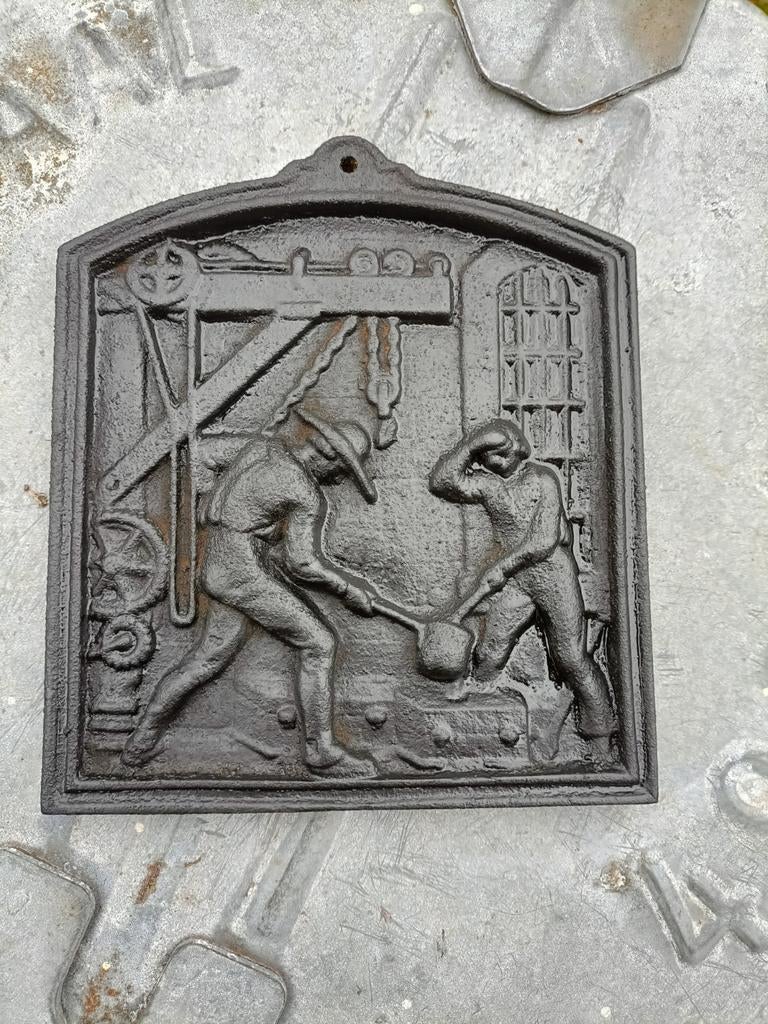 Vintage schild van de tingieter. Gietijzer. Industrieel., Antiek en Kunst, Curiosa en Brocante, Ophalen