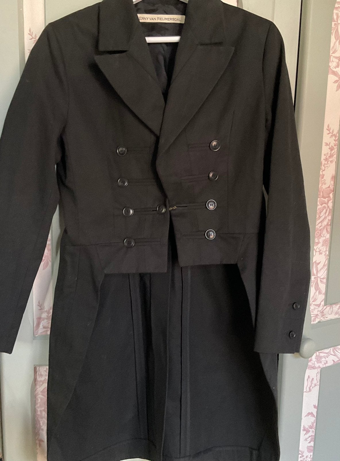 Erny van Reijmersdal koetsiersjas, Kleding | Dames, Ophalen of Verzenden, Maat 38/40 (M), Zwart, Onder de knie
