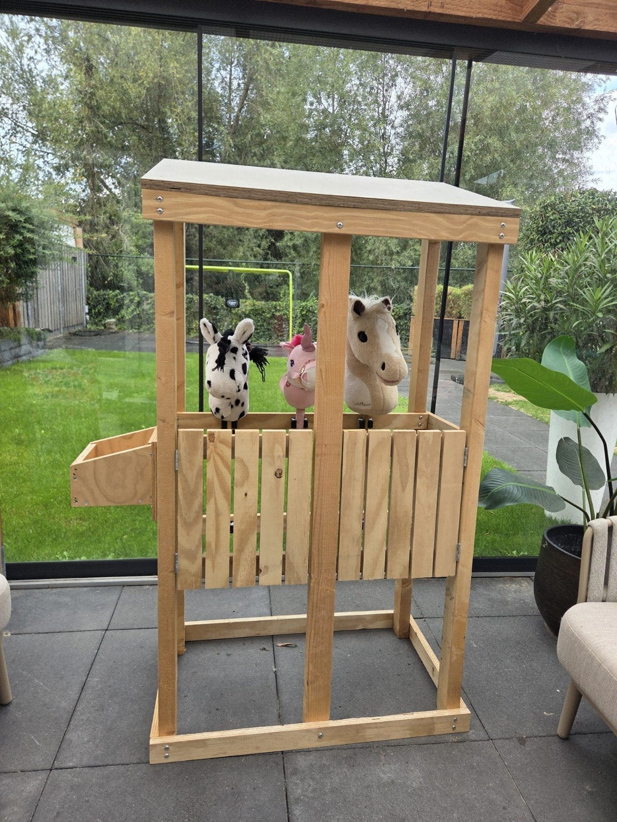 Hobby horse stal voor 3 stokpaardjes, Ophalen, Nieuw
