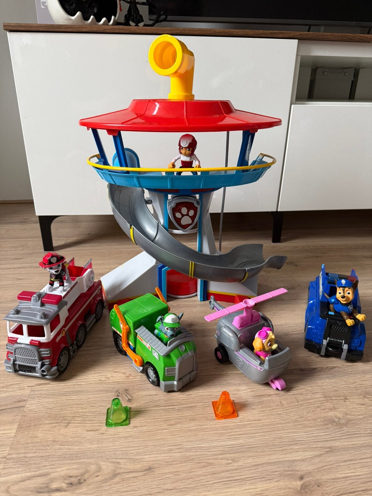 Paw Patrol Uitkijktoren + 4 voertuigen met figuren, Ophalen of Verzenden, Zo goed als nieuw