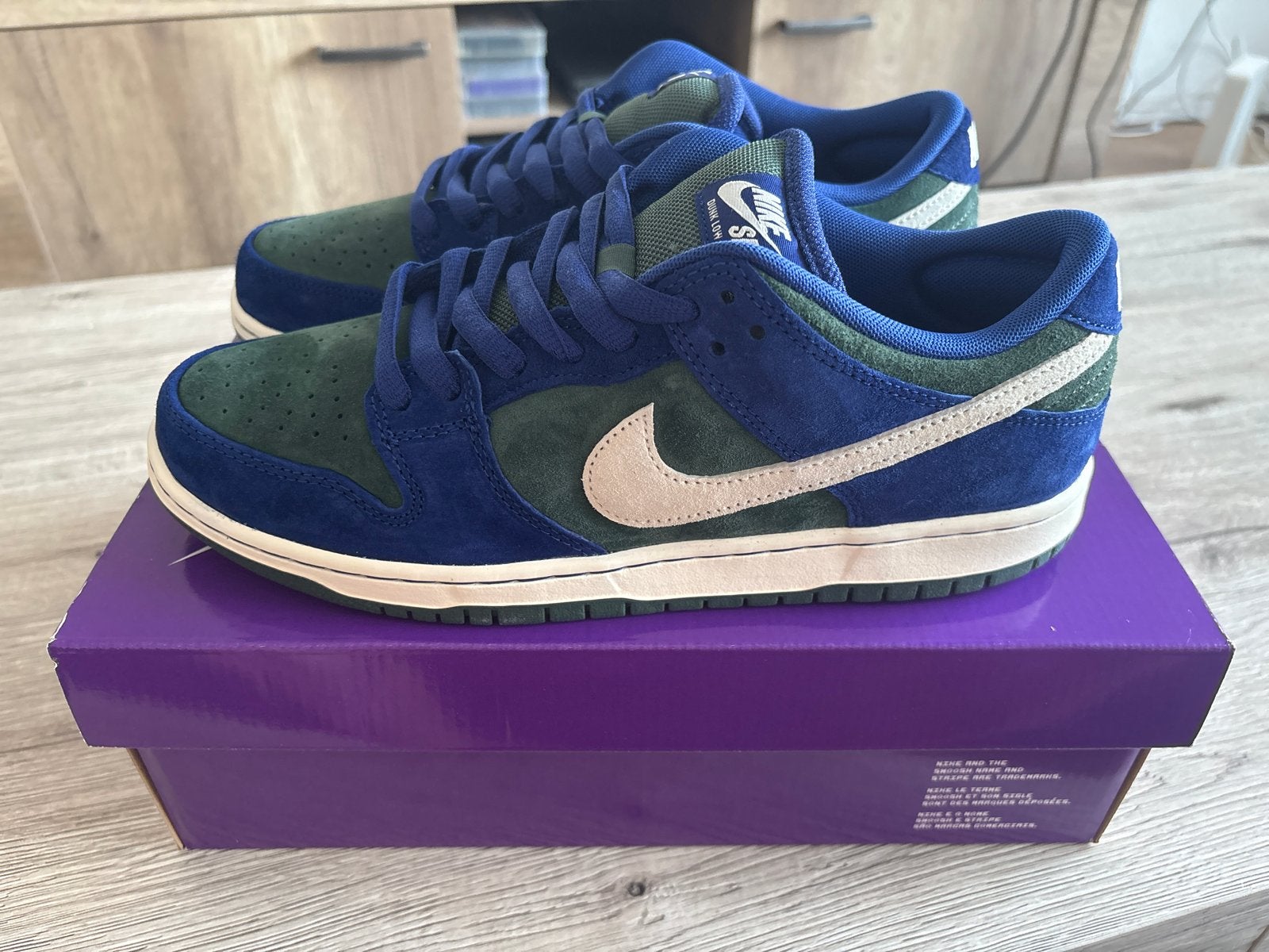 Nike SB Dunk Low Pro HF3704 400 Royal/Pine Green, Ophalen of Verzenden, Nieuw, Blauw, Sneakers of Gympen