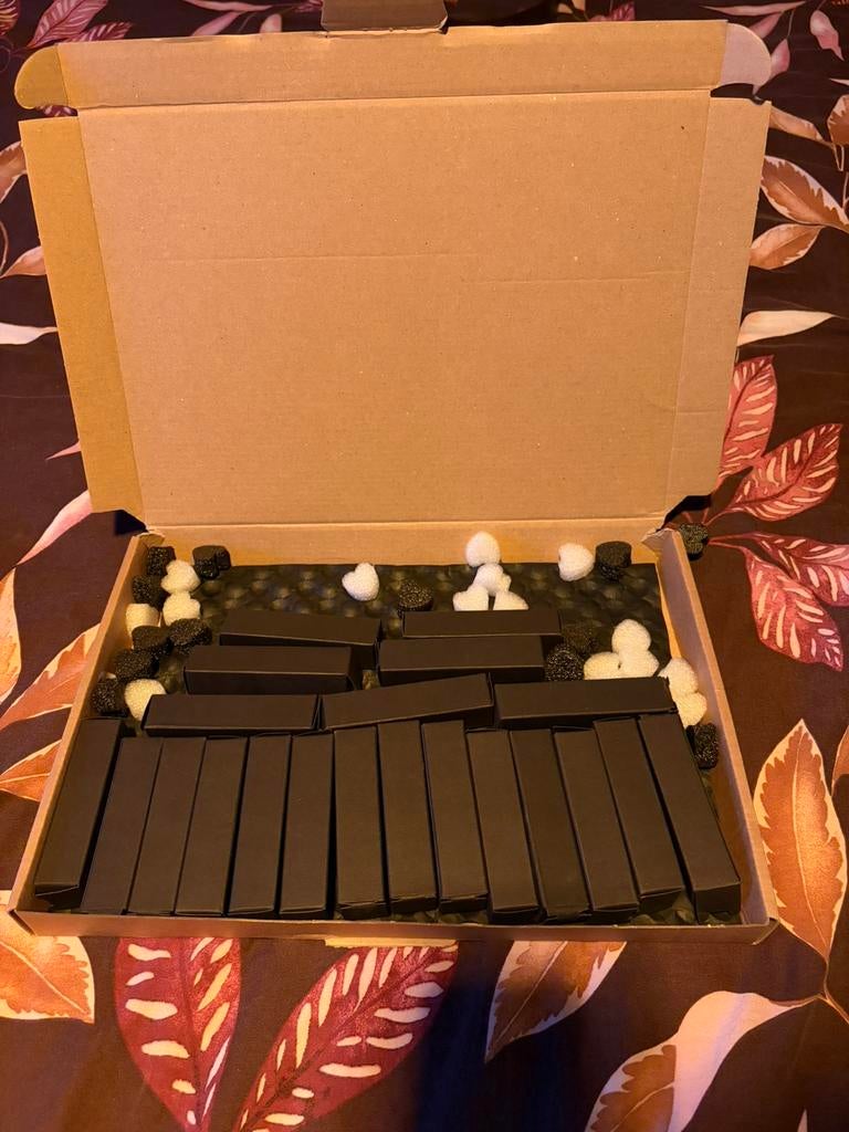 Box Lattafa en Paris Corner samples, Verzenden, Zo goed als nieuw
