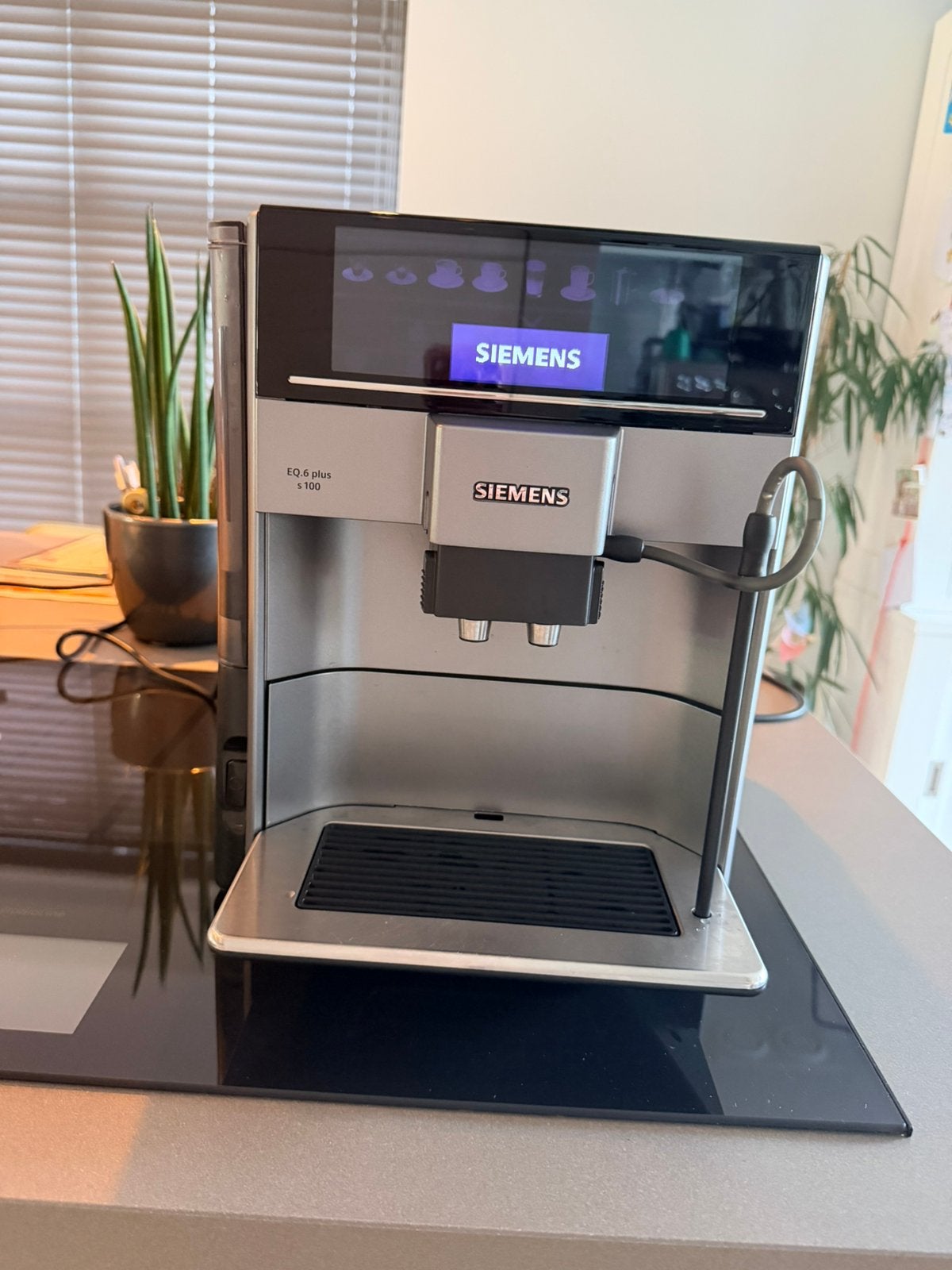 Siemens eq6 plus s100 volautomatische koffiemachine, Witgoed en Apparatuur, Koffiezetapparaten, Ophalen, Gebruikt, Koffiemachine