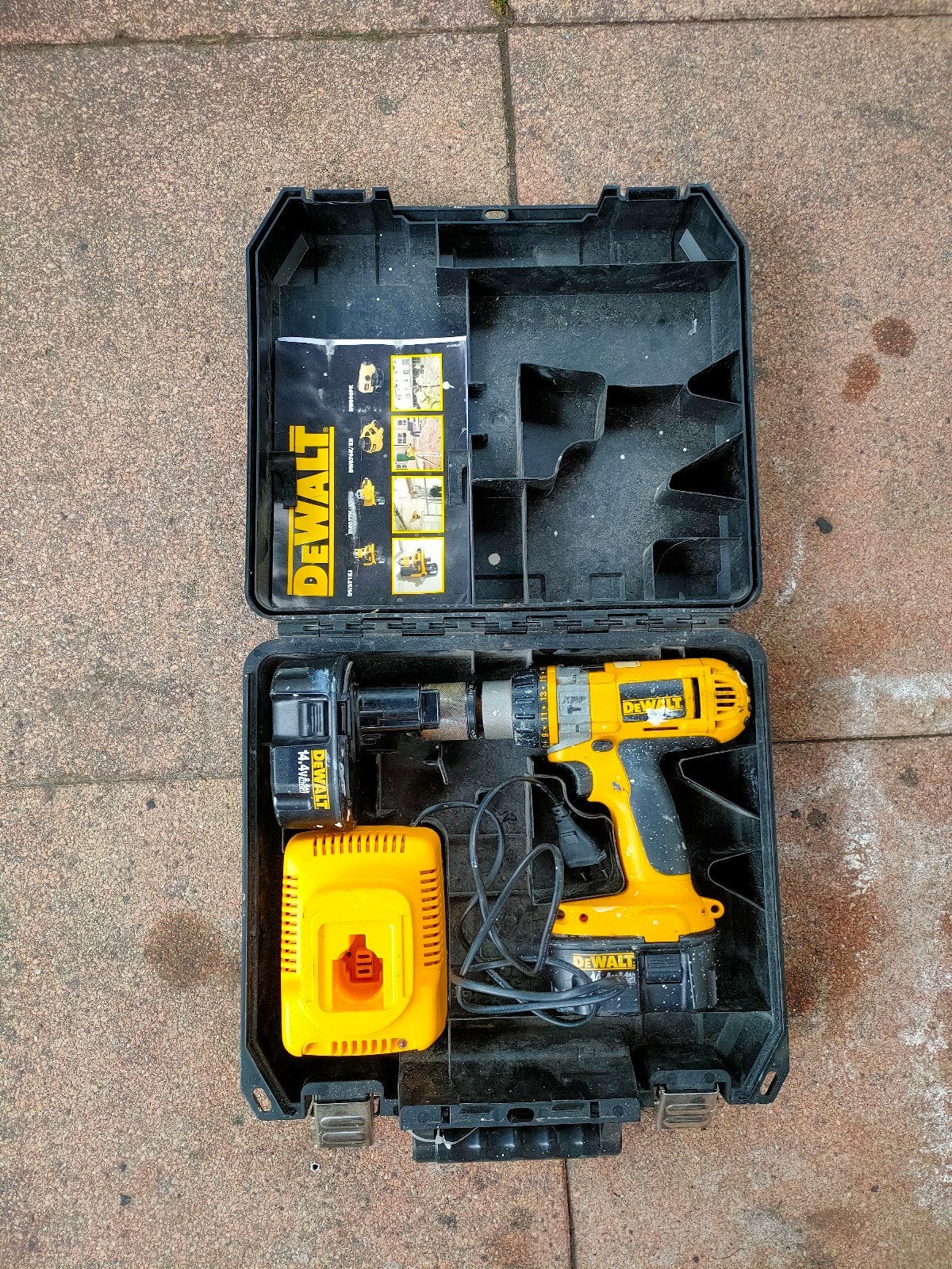 DeWalt Boor- en Schroefmachine met oplader en Koffer, Gebruikt, Variabele snelheid, Ophalen of Verzenden, Boor- en Schroefmachine