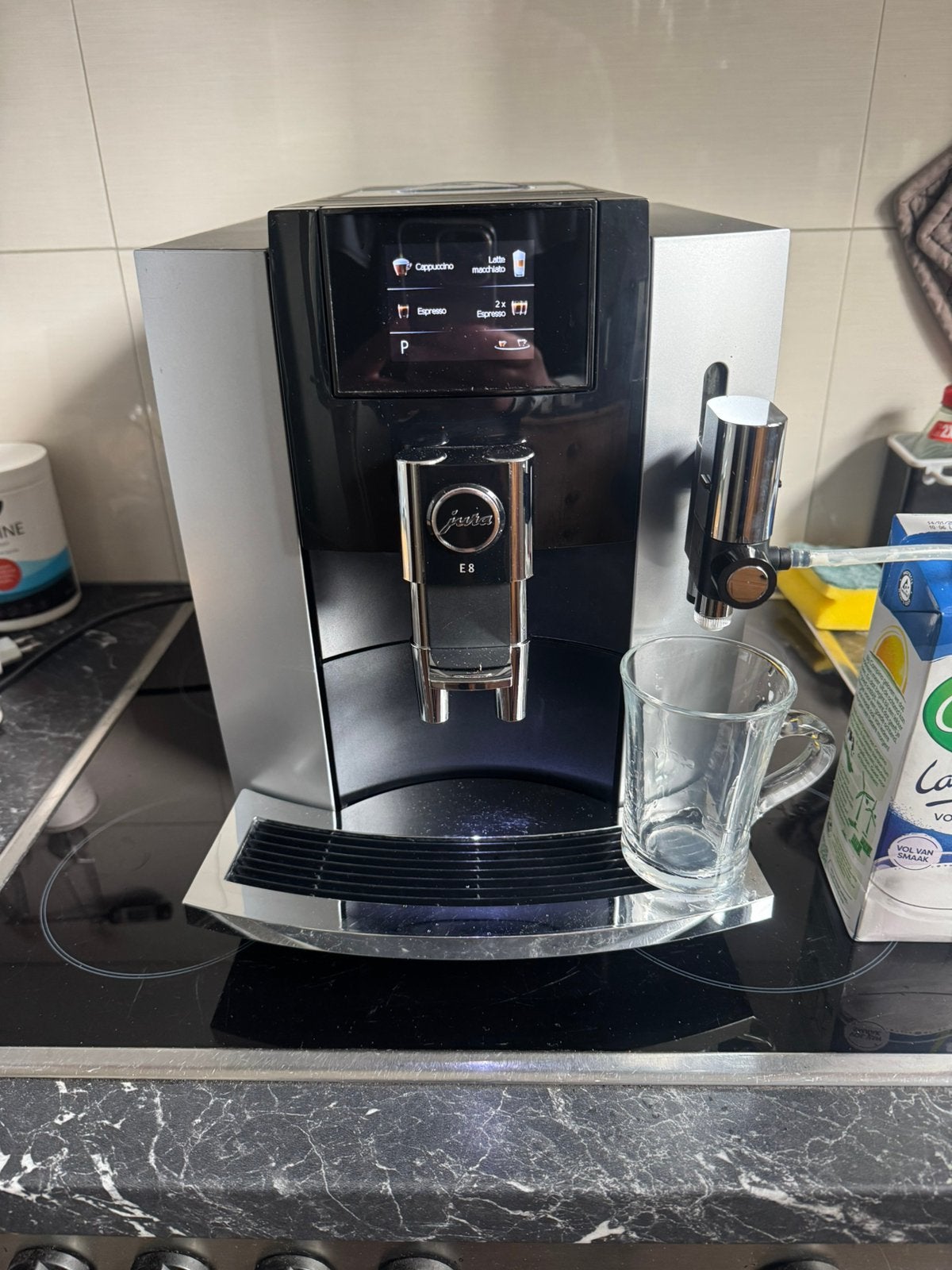 Jura E8 touchscreen mooi toestel met recent groot onderhoud, Ophalen of Verzenden, Refurbished, Jura, Koffiemolen