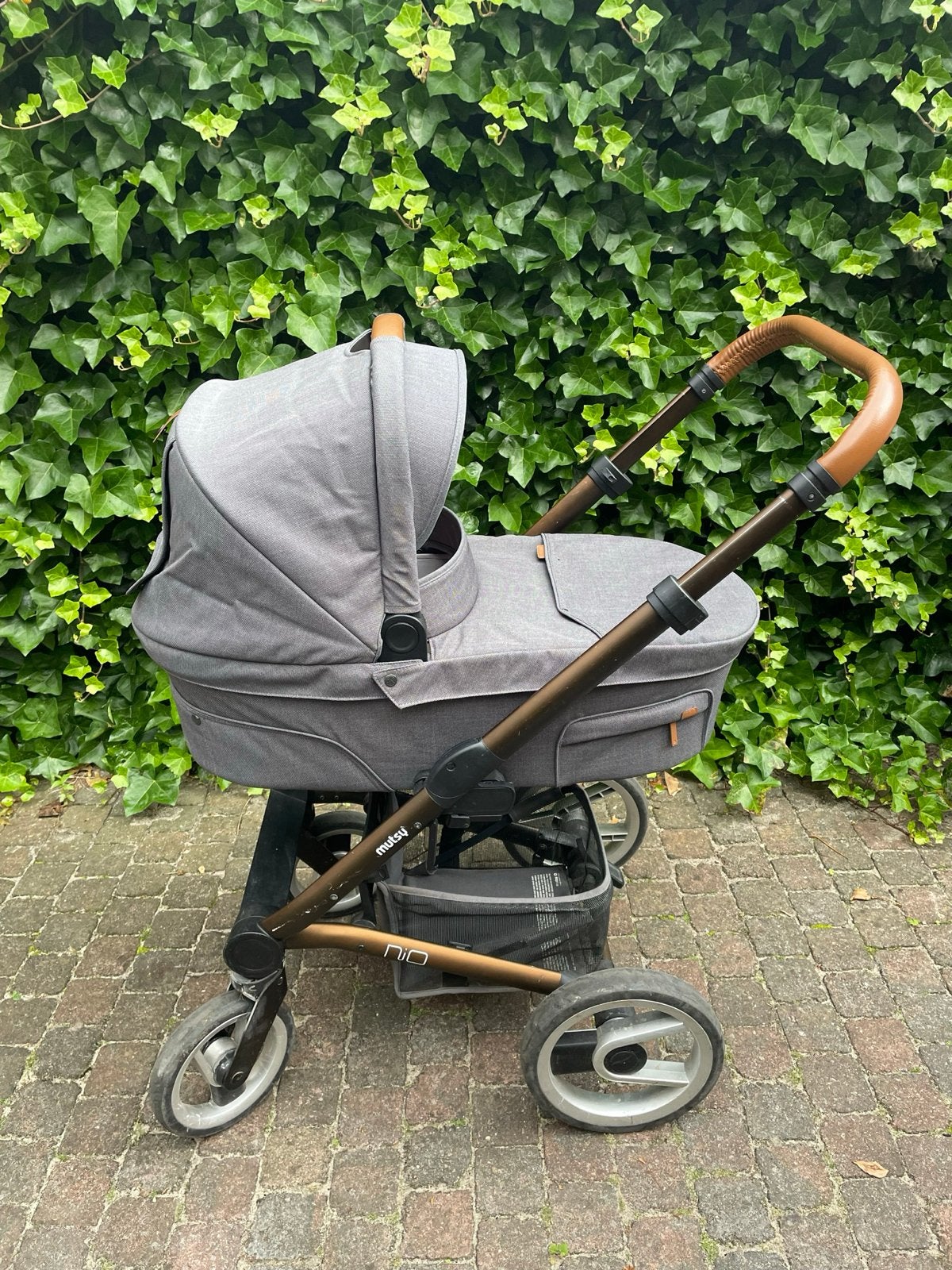 Mutsy Nio combiwagen met reiswieg en zitje, Ophalen, Gebruikt, Combiwagen, Met reiswieg