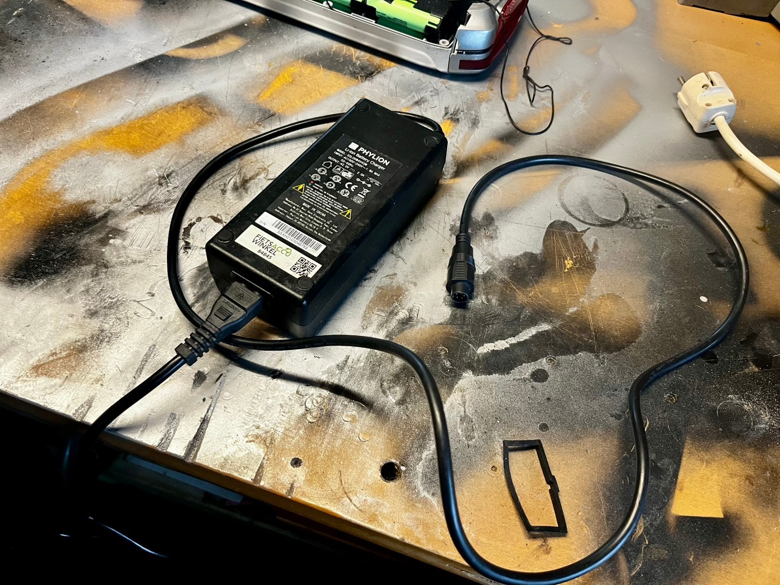 Phylion Acculader E-bike 5-Polig (42V, 2A, 84W, origineel), Zo goed als nieuw