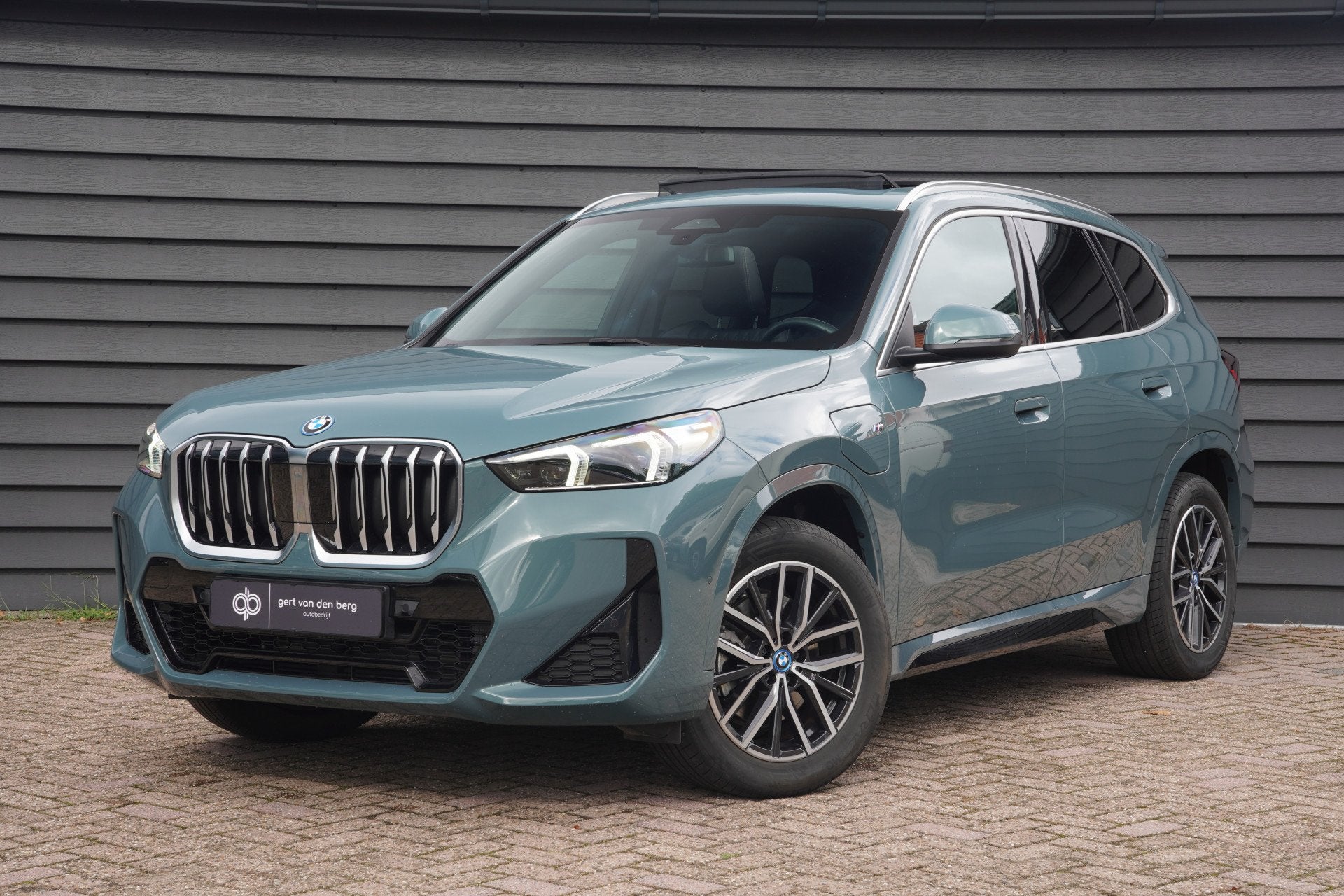 Voor wie niet zoekt naar een auto, maar naar de juiste auto, Auto diversen, Schadeauto's, Automaat, Autobedrijf Gert van den Berg