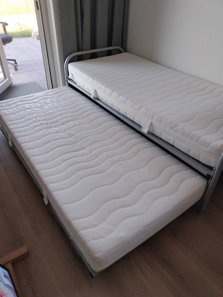 Dubbel Divan - onderschuifbed met matrassen, Ophalen, 90 cm, Eenpersoons, Zo goed als nieuw