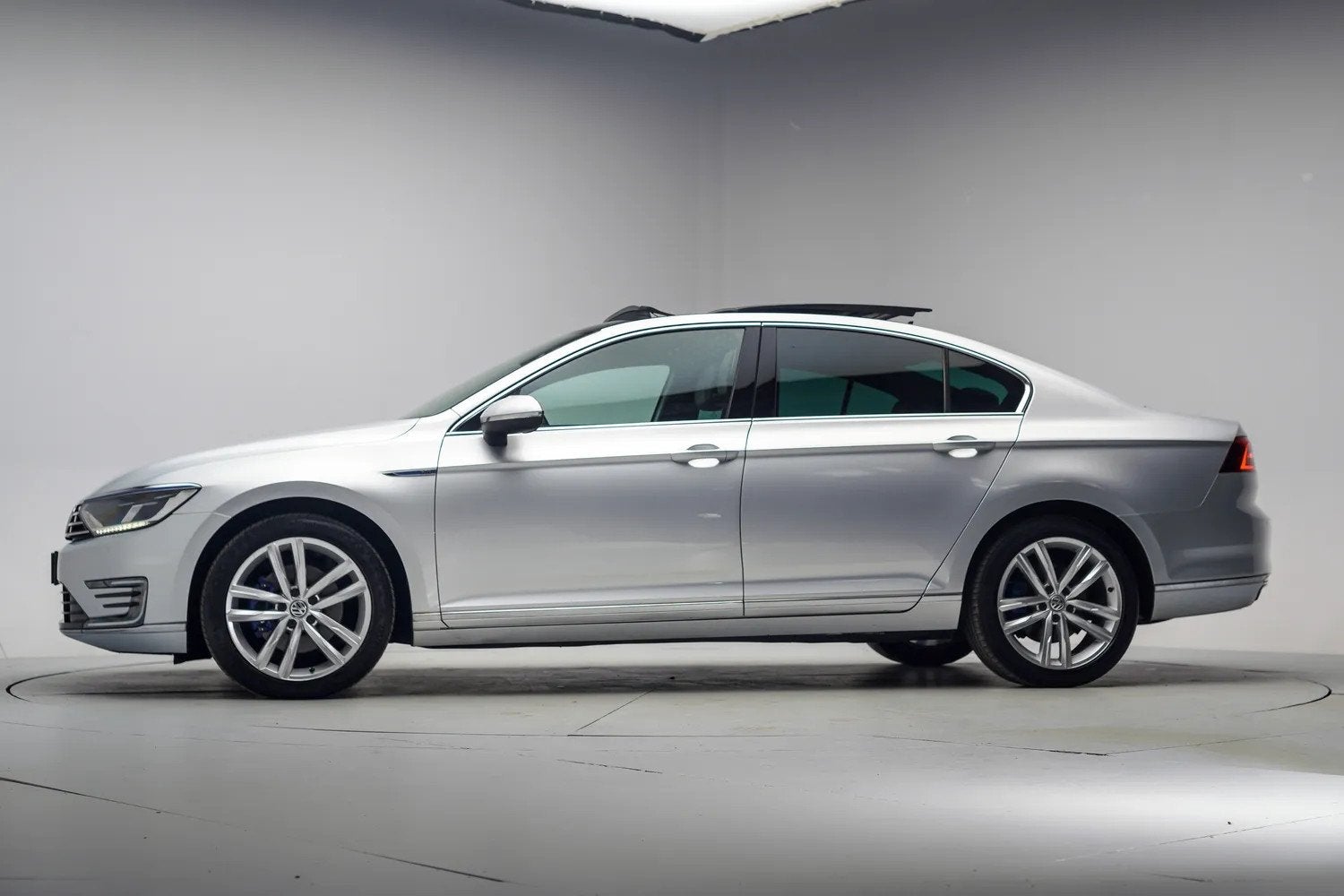 Volkswagen Passat 1.4 TSI GTE Highline [ Panoramadak Camera, 1622 kg, Hybride Elektrisch/Benzine, 1600 kg, Zilver of Grijs