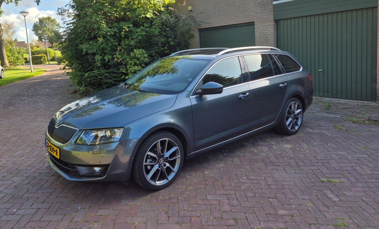 Skoda Octavia Combi 1.6 TDI 110 pk DSG 2015 Grijs, Auto's, Stof, Zwart, 4 cilinders, Stationwagon