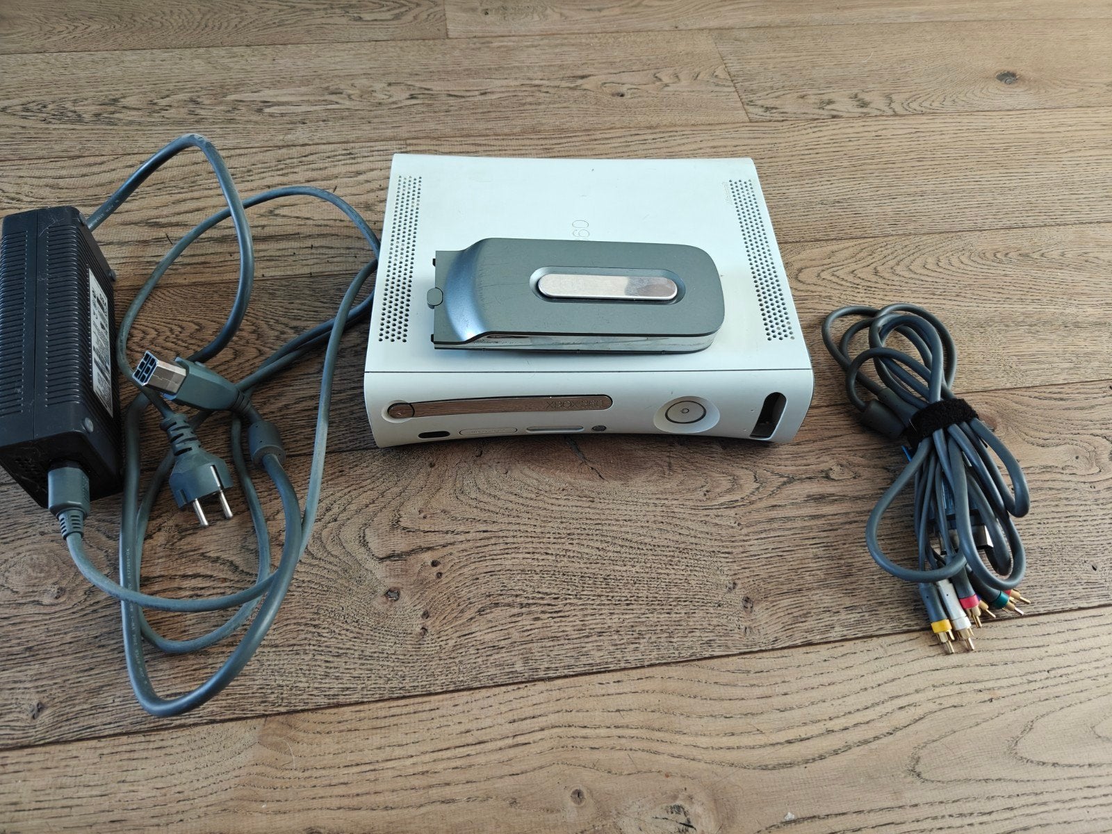 Defecte XBox 360 plus accesoires, 360 Pro of Premium, Ophalen of Verzenden, Niet werkend, 60 GB