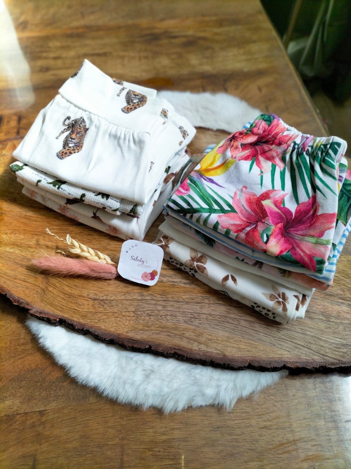 Nieuw handgemaakt | Kort babybroekje 50/56 nu €5,- ps, Broekje, Nieuw, Ophalen of Verzenden, Info@salutys.nl