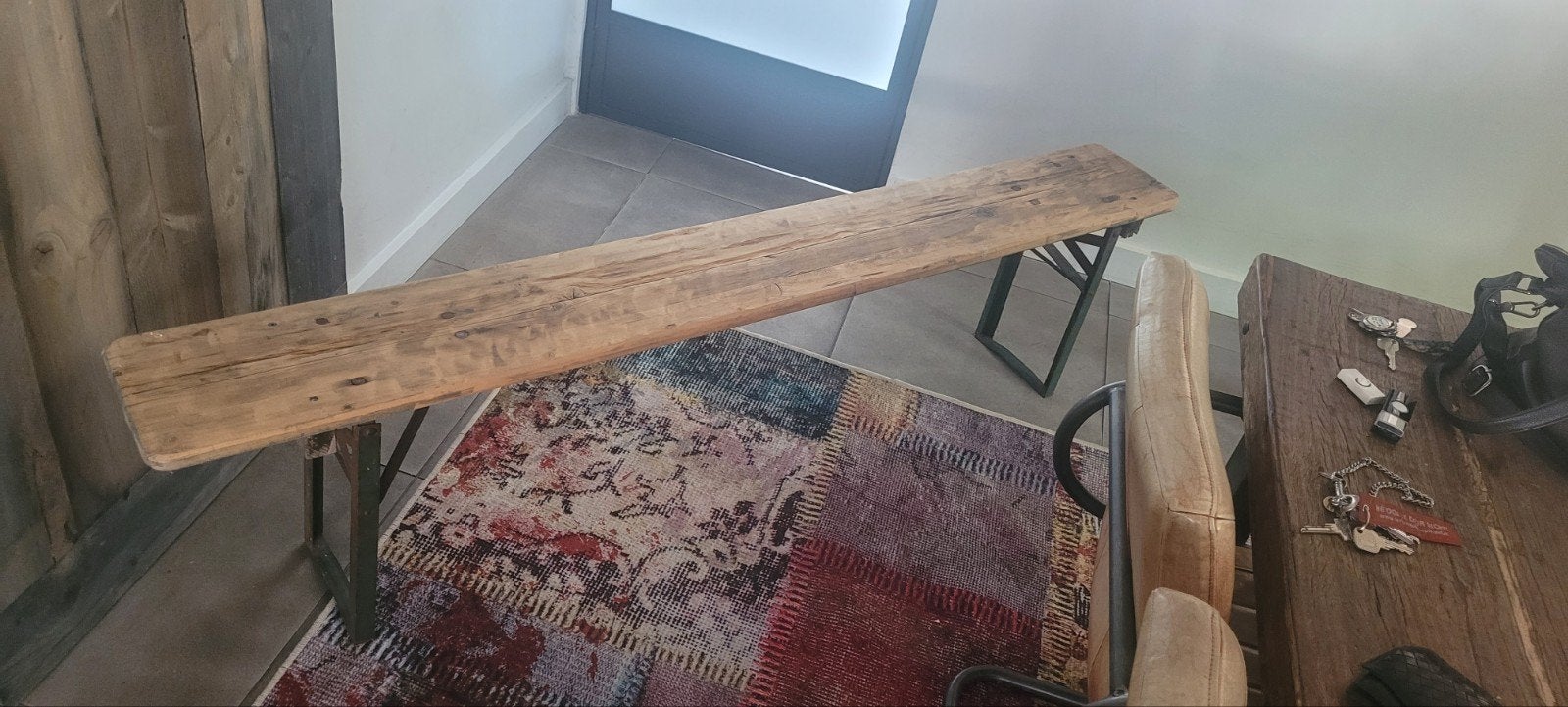 Vintage houten bierbankje met metalen onderstel inklapbaar, Ophalen, Gebruikt, Bruin, Vintage, Industrieel, Rustiek