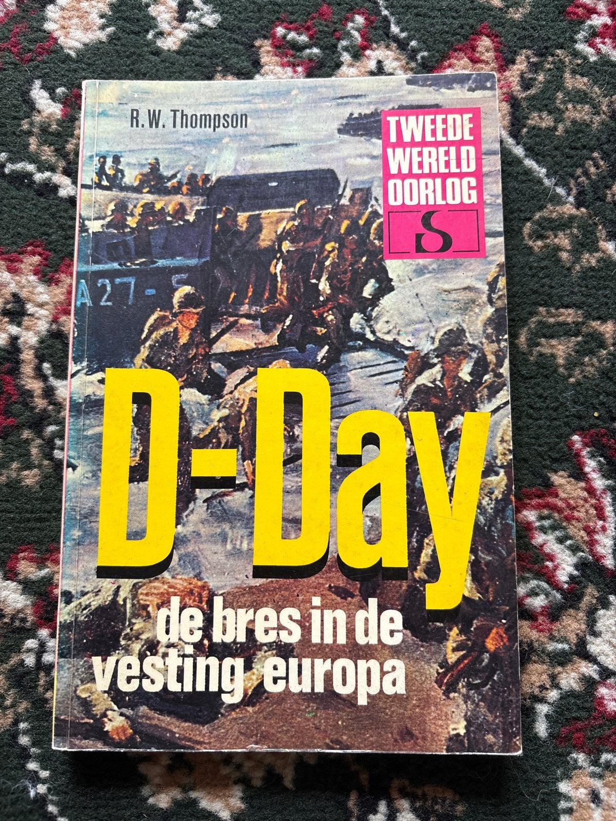 D-Day: De Bres in de Vesting Europa - R.W. Thompson, Boeken, Oorlog en Militair, Ophalen of Verzenden, Tweede Wereldoorlog, Gelezen