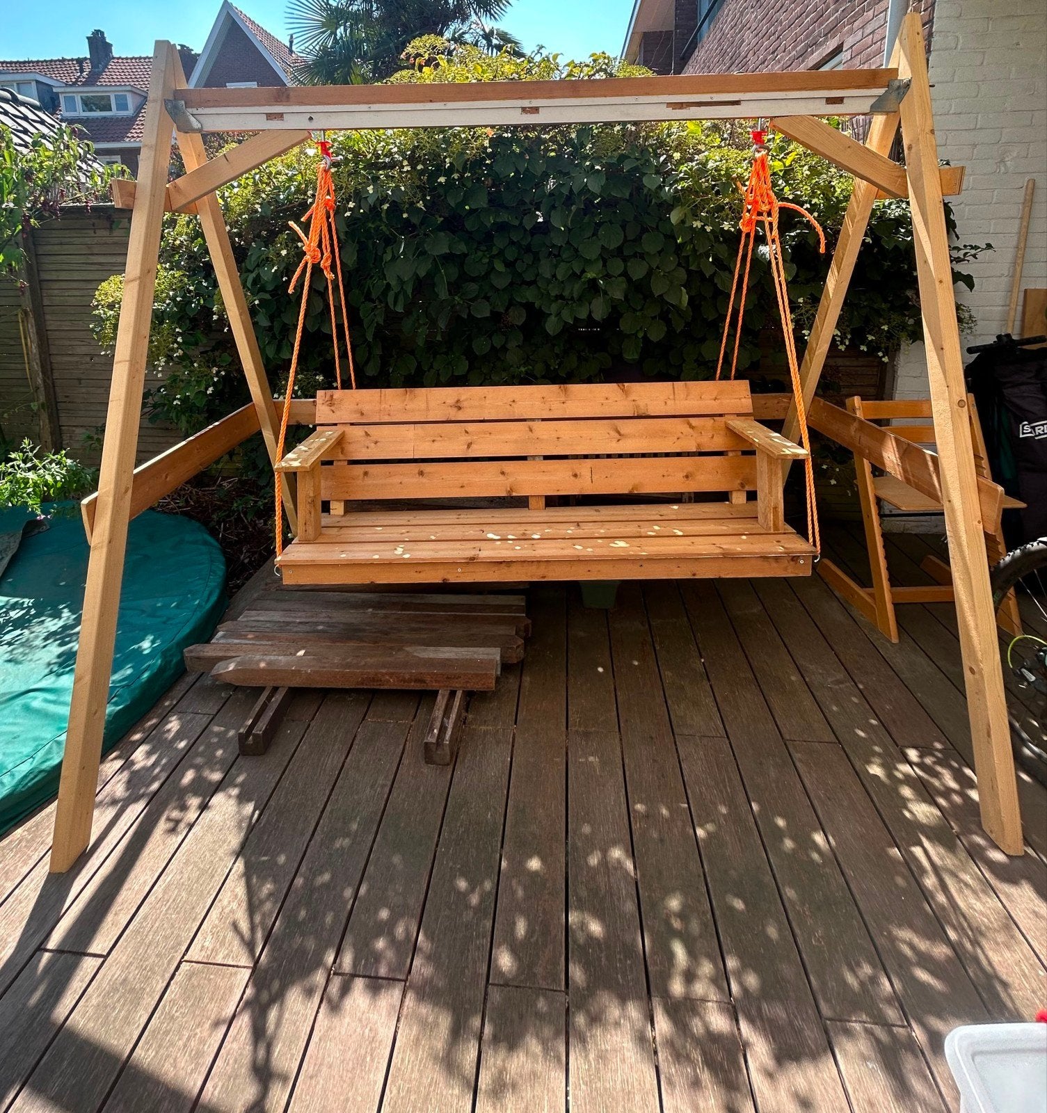 Handgemaakte houtenschommelbank voor 3 personen (gebeitst), Tuin en Terras, Ophalen, Nieuw, Hout, Schommelbank