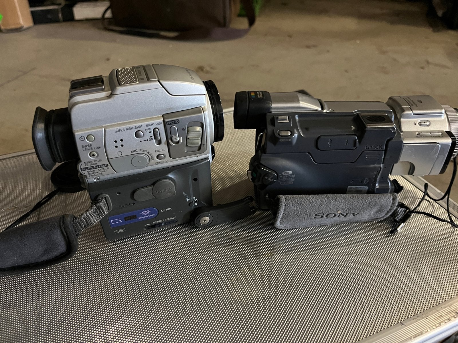 2x Sony Digital Handycam- mini DV Videocamera's, Gebruikt, 20x of meer, Overige soorten, Ophalen of Verzenden