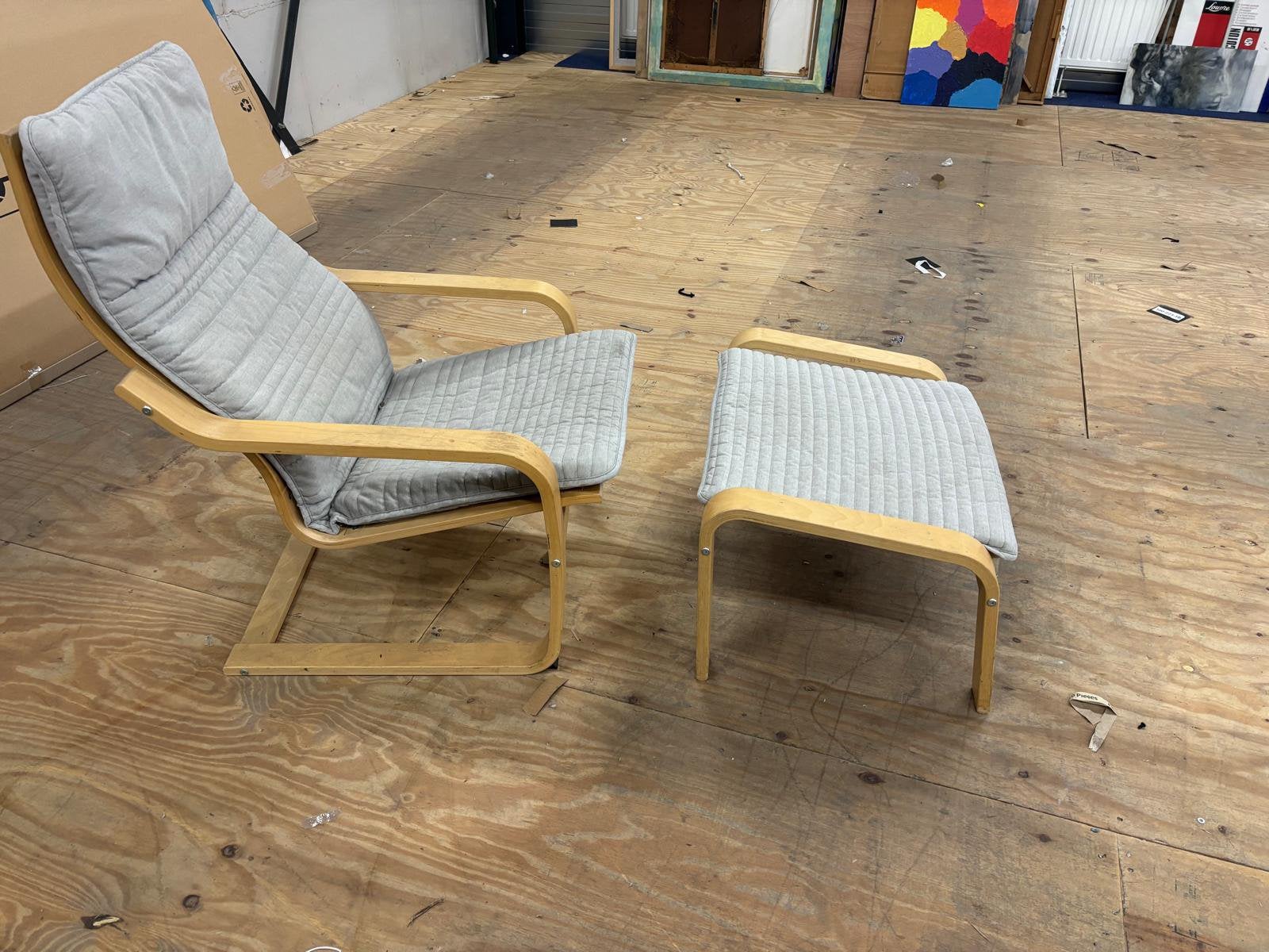 Ikea stoel met voetenbankje, Ophalen, Zo goed als nieuw, Hout, Eén
