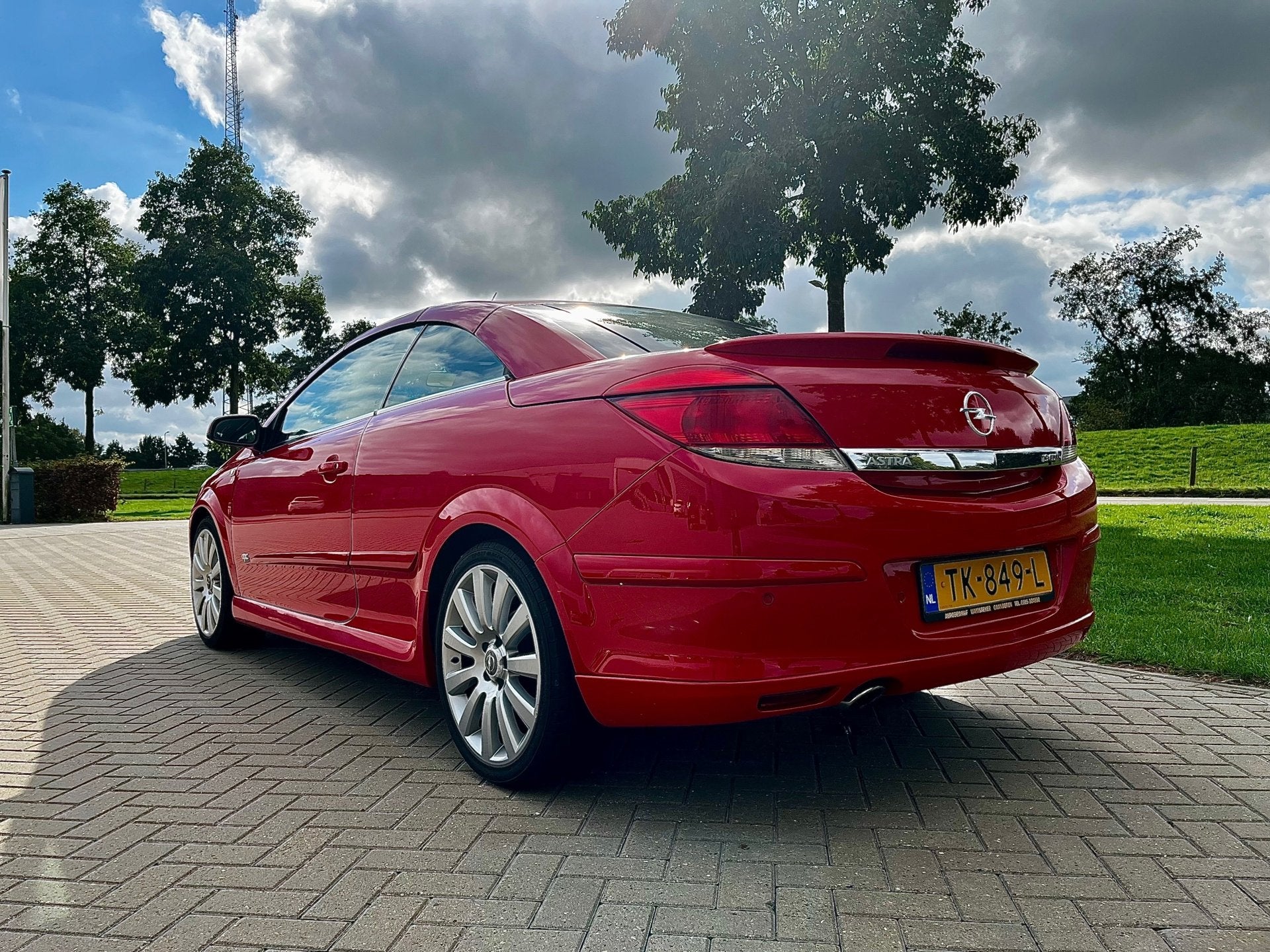 Opel Astra TwinTop 1.9 CDTi OPC Temptation, Gebruikt, Zwart, 4 cilinders, 4 stoelen