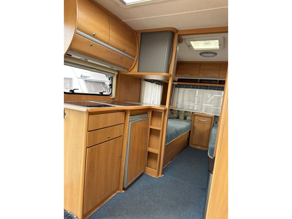 Swift Toscane 490 Enkele bedden Truma mover, Caravans en Kamperen, Rondzit, Bedrijf, Ringverwarming, 4 tot 5 meter