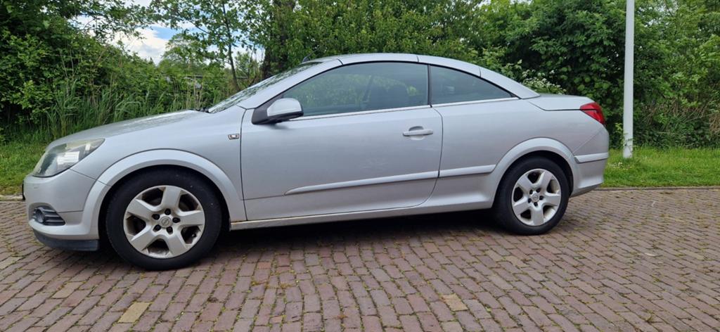 Opel Astra Twintop 1.8-16V 140pk Cabrio 195dkm, Auto's, 4 cilinders, Cabriolet, 4 stoelen, 1796 cc