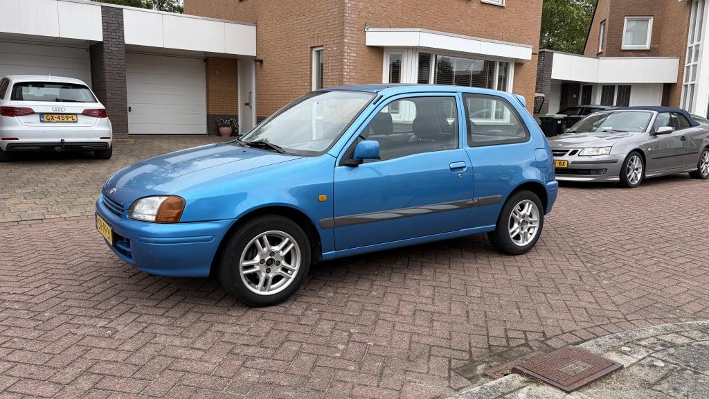 Toyota Starlet 1.3-16V (bj 1998), Metallic lak, Blauw, Origineel Nederlands, Bedrijf