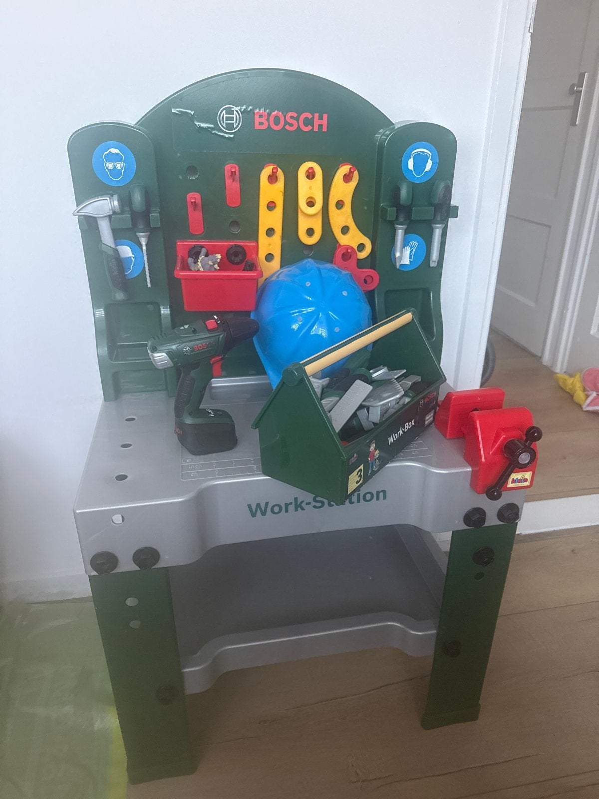 Bosch Werkbank met gereedschap en accessoires, Ophalen, Gebruikt, Knutselen