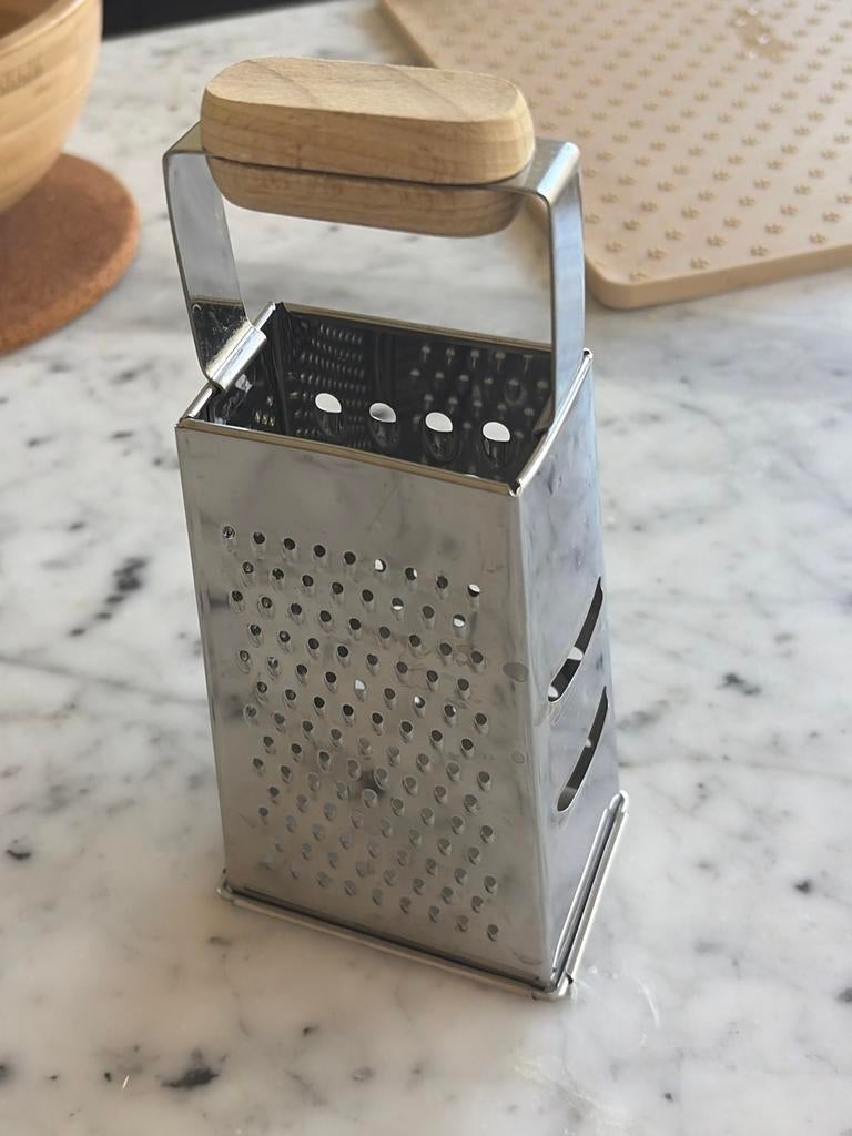 Roestvrijstalen rasp met houten handvat - Zo goed als nieuw, Overige typen, Ophalen of Verzenden, Zo goed als nieuw, Hout