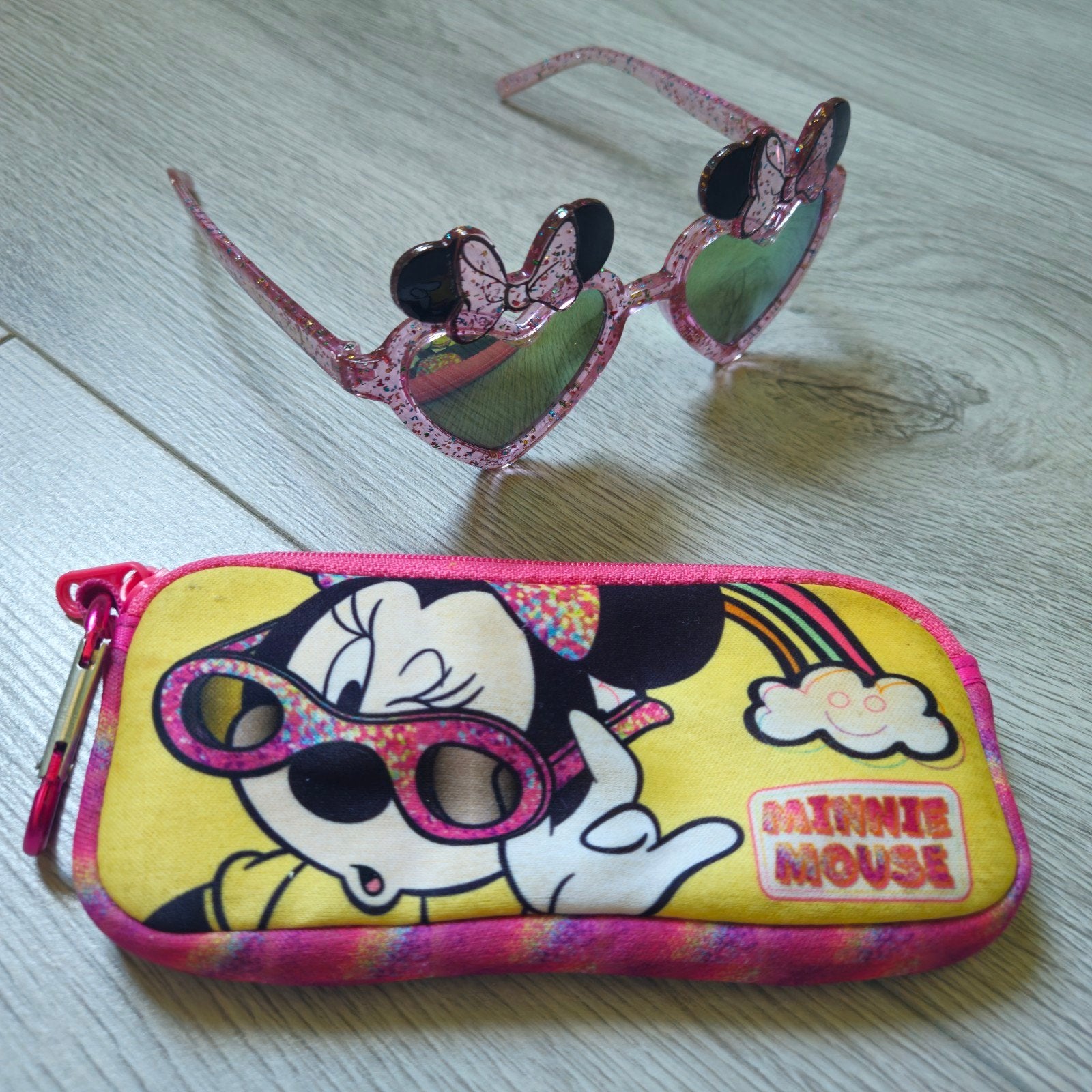Kastopruiming: Minnie Mouse Zonnebril met etui, Ophalen of Verzenden