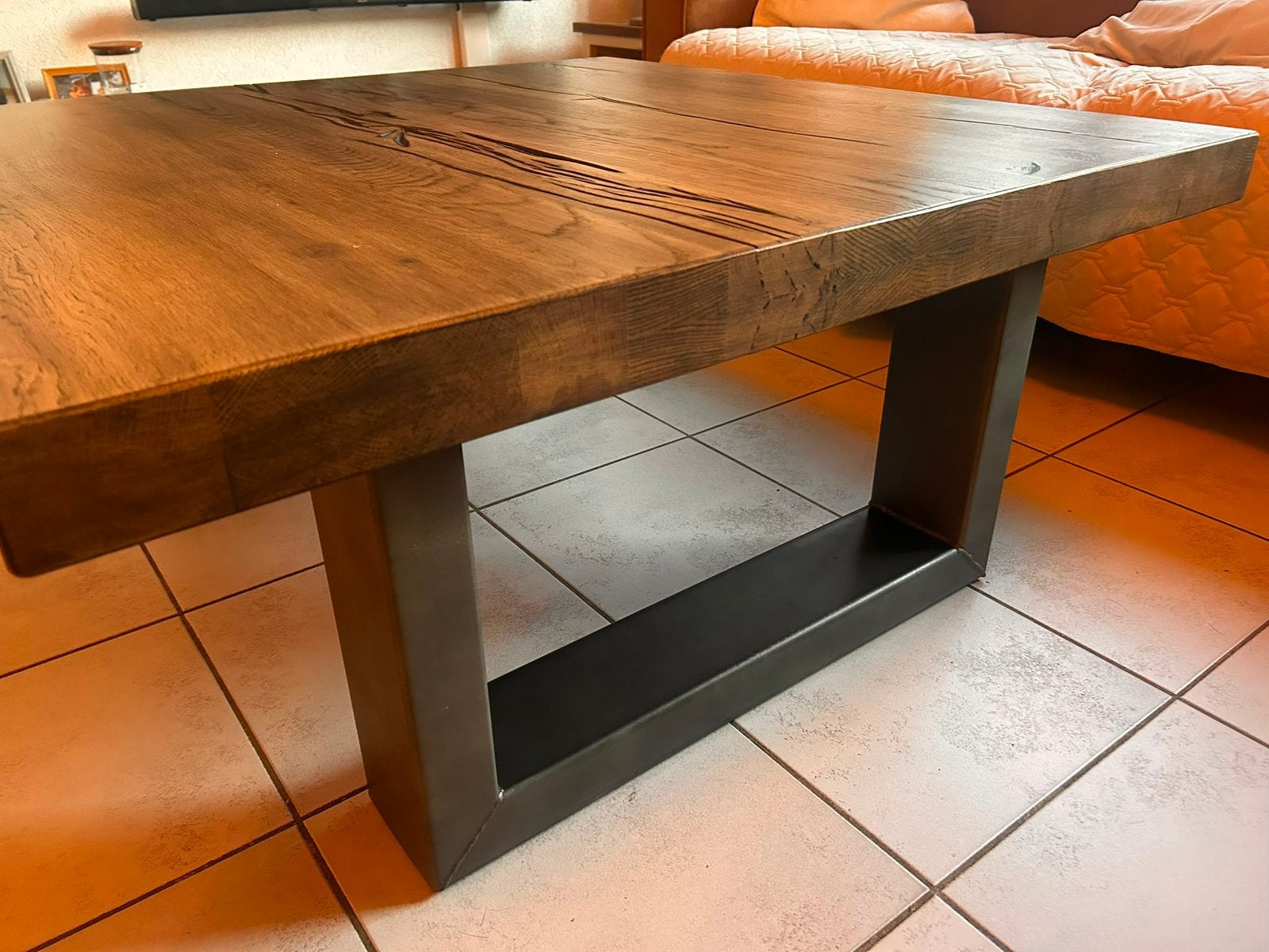 Salontafel van massief hout met stalen onderstel, Huis en Inrichting, Ophalen, 100 tot 150 cm, 50 tot 100 cm, Zo goed als nieuw