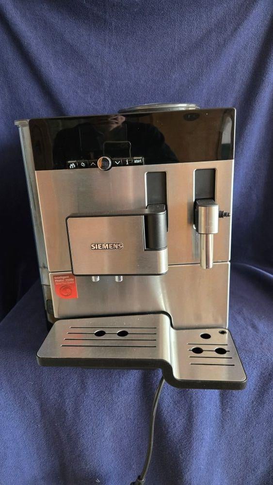 VOLAUTOMATISCHE KOFFIEMACHINE SIEMENS TE 803, 10 kopjes of meer, Koffiemachine, Zo goed als nieuw, Koffiebonen
