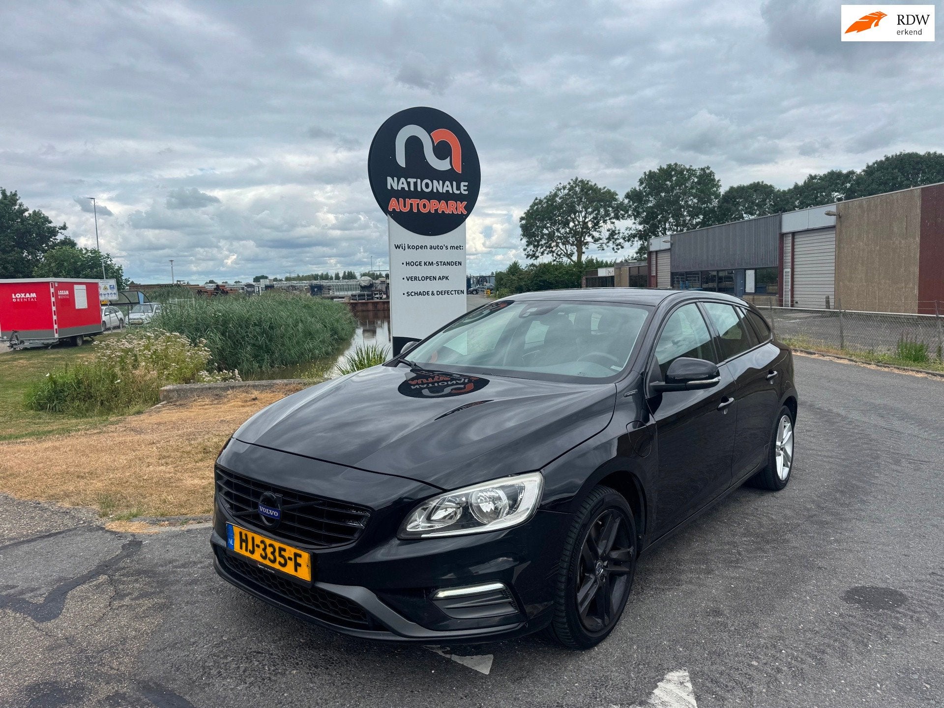 Volvo V60 | 2015 | 2.4 D6 Twin Engine Momentum | Automaat |, Auto's, Volvo, Automaat, Euro 6, Leder en Stof, Zwart